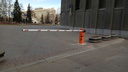 У мэрии Красноярска запретили парковку. Площадь отдают для прогулок пешеходов и проезда чиновников