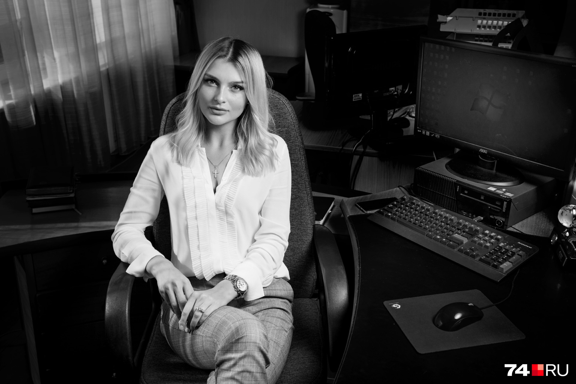 Екатерина — секретарь министра. В её руках нет финансов, но в её силах сделать так, чтобы министерство работало как часы