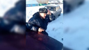 Парня с трубой из видео «ментовский беспредел» обвинили в оскорблении инспектора и возбудили дело