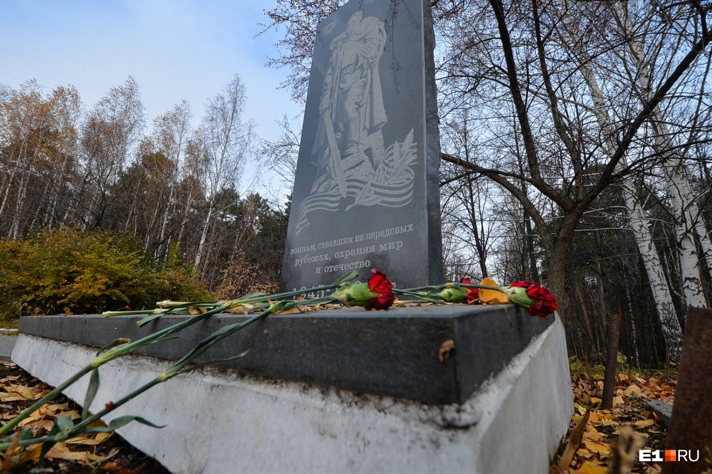 Такие памятники-могилки появились при экс-директоре Романе Шадрине Такие памятники-могилки появились при экс-директоре Романе Шадрине