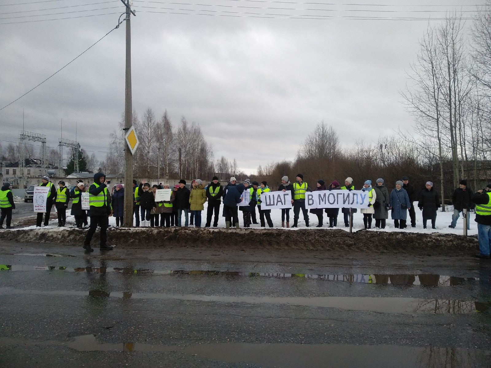 В пикете участвовало больше 30 человек В пикете участвовало больше 30 человек