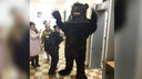 Супермен, медведь и леди в красном: самые экстравагантные избиратели в Ярославле
