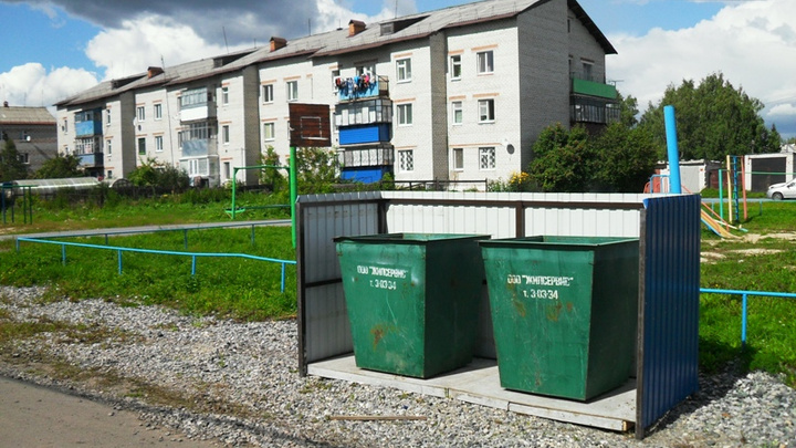 Ялуторовская УК сделала постановочные фото мусорных баков, чтобы отчитаться перед приставом