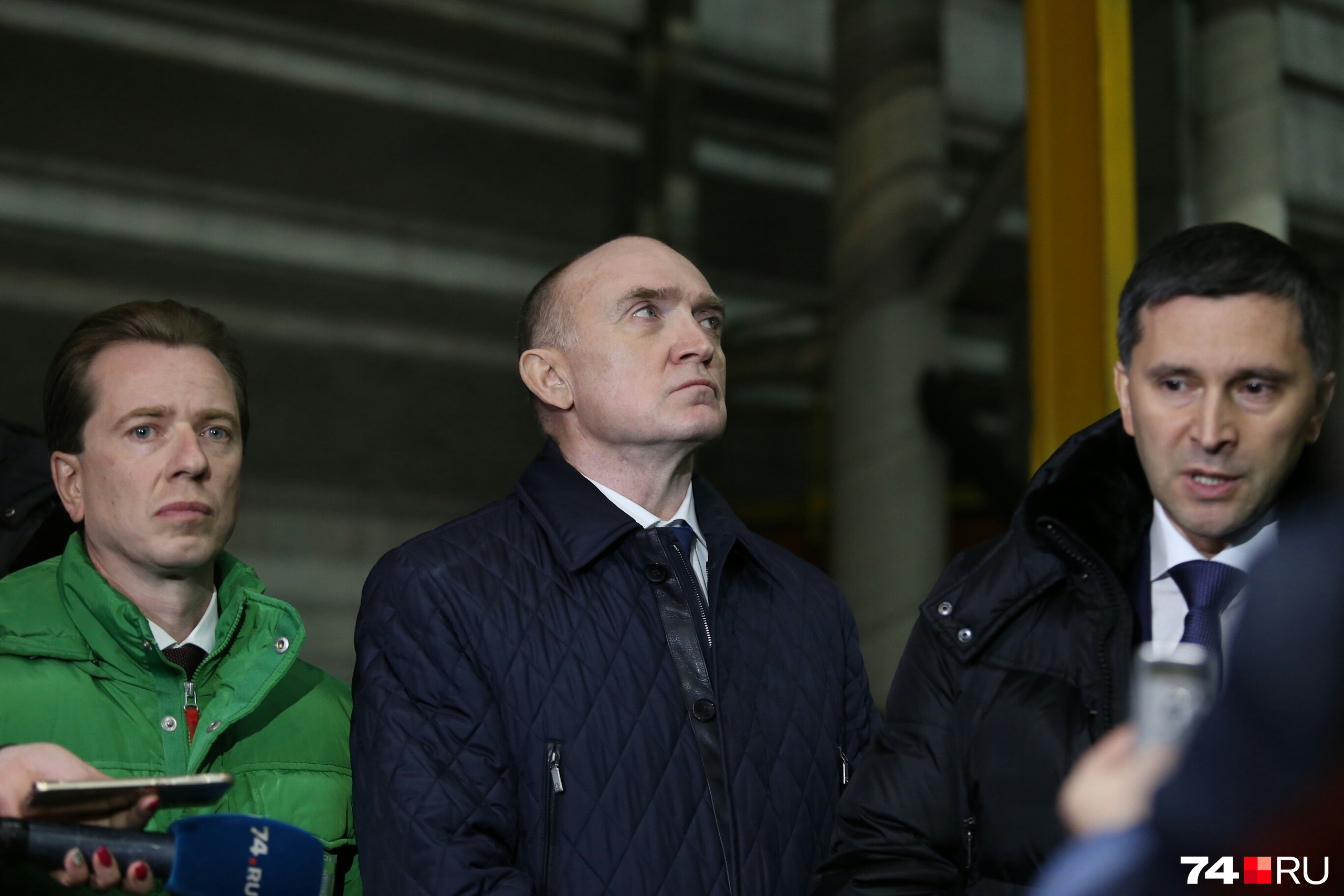 На пресс-подходе Дмитрий Кобылкин (справа) напомнил, что приехал в Челябинск в Год экологии На пресс-подходе Дмитрий Кобылкин (справа) напомнил, что приехал в Челябинск в Год экологии