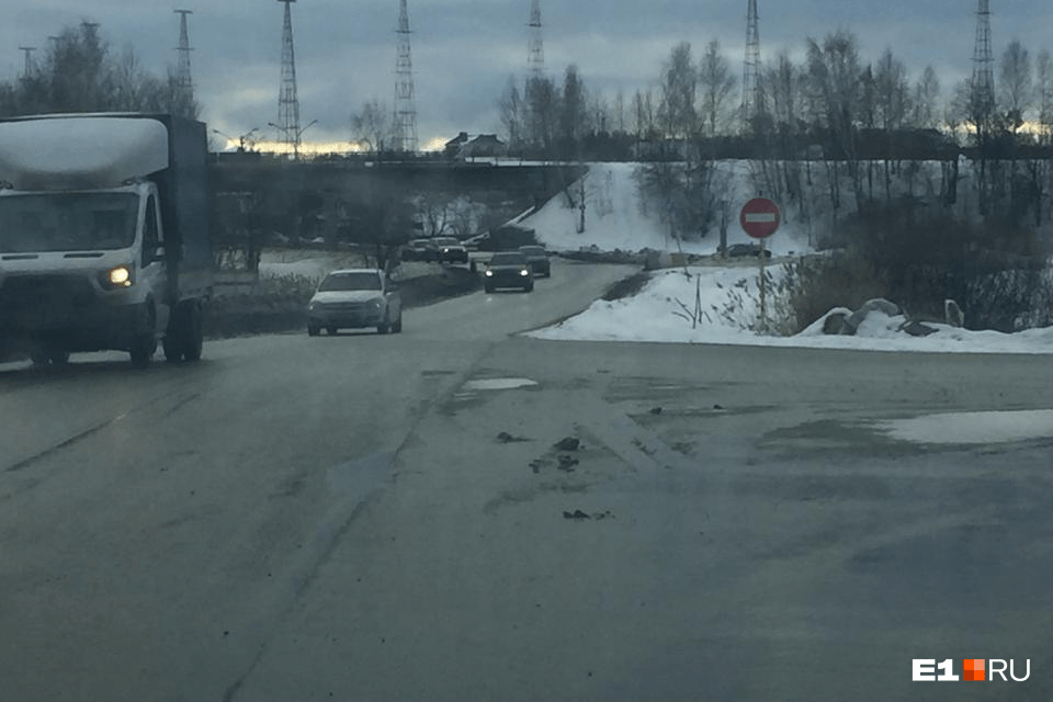 Поток автомобилей со стороны Екатеринбурга теперь проезжает по улице Березовой 