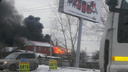 «Ближайший гидрант — за километр»: у бывшего мукомольного завода в Челябинске вспыхнул дом