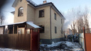 Дым валил из окна: в Ростове загорелся дом