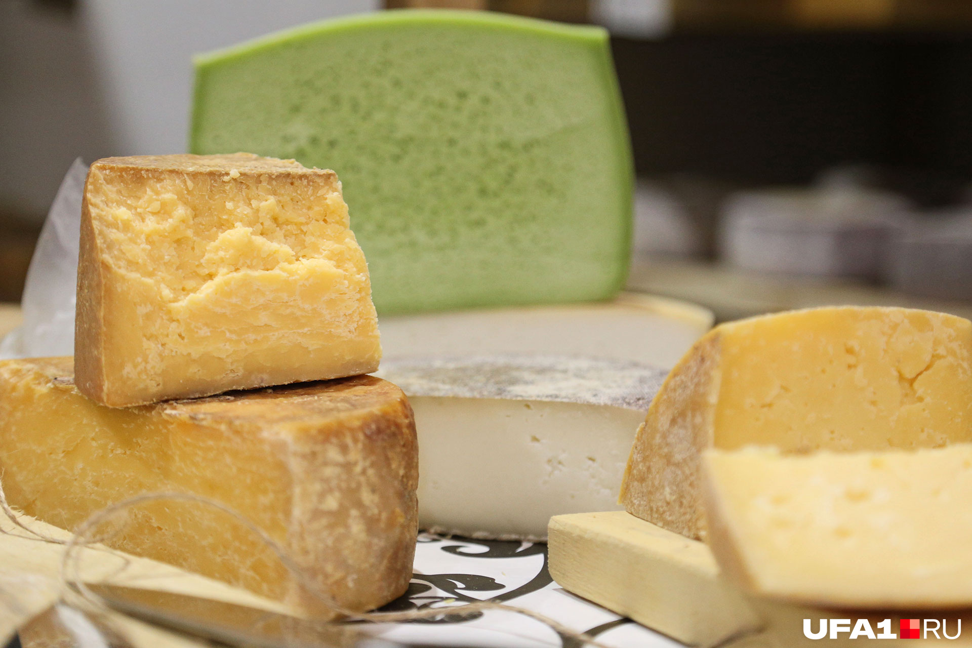 Всего Гузель освоила приготовление 48 сортов сыра, но у каждого из них есть еще по 3–4 разновидности. Даже по самым скромным подсчетам, это 144 рецепта!