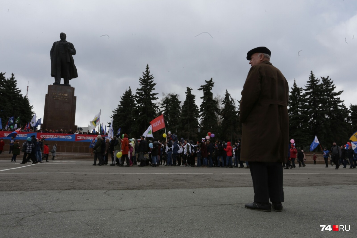 Ленин жил, Ленин жив...