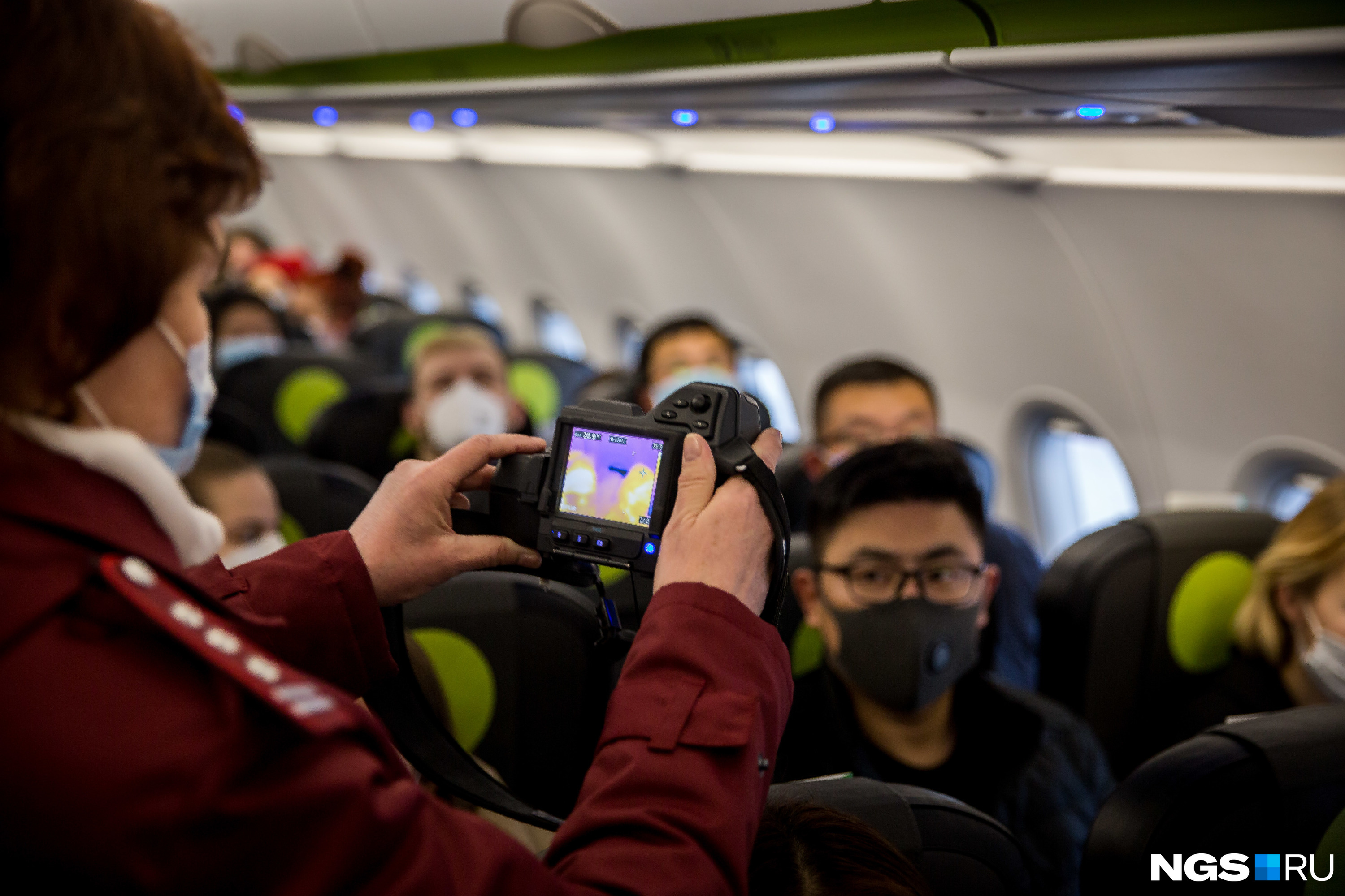 Пока не проверят каждого, а на рейсе из Пекина их 138 человек, никого не выпустят в аэропорт<br>