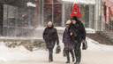 Последствия снегопада в Новосибирске: люди не успели на рейсовый автобус, на дорогах пробки и аварии
