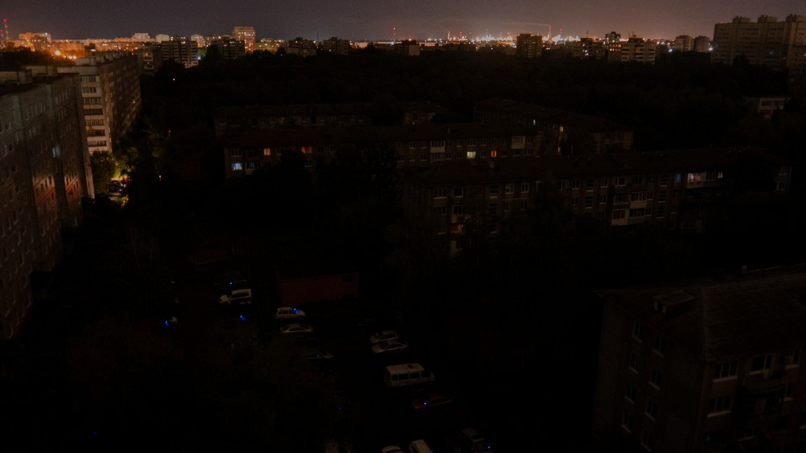 Дома выключился свет. Освещение Благовещенска. Фото со светом и без. Львов остался без света. Отключение света в Москве в 2005.