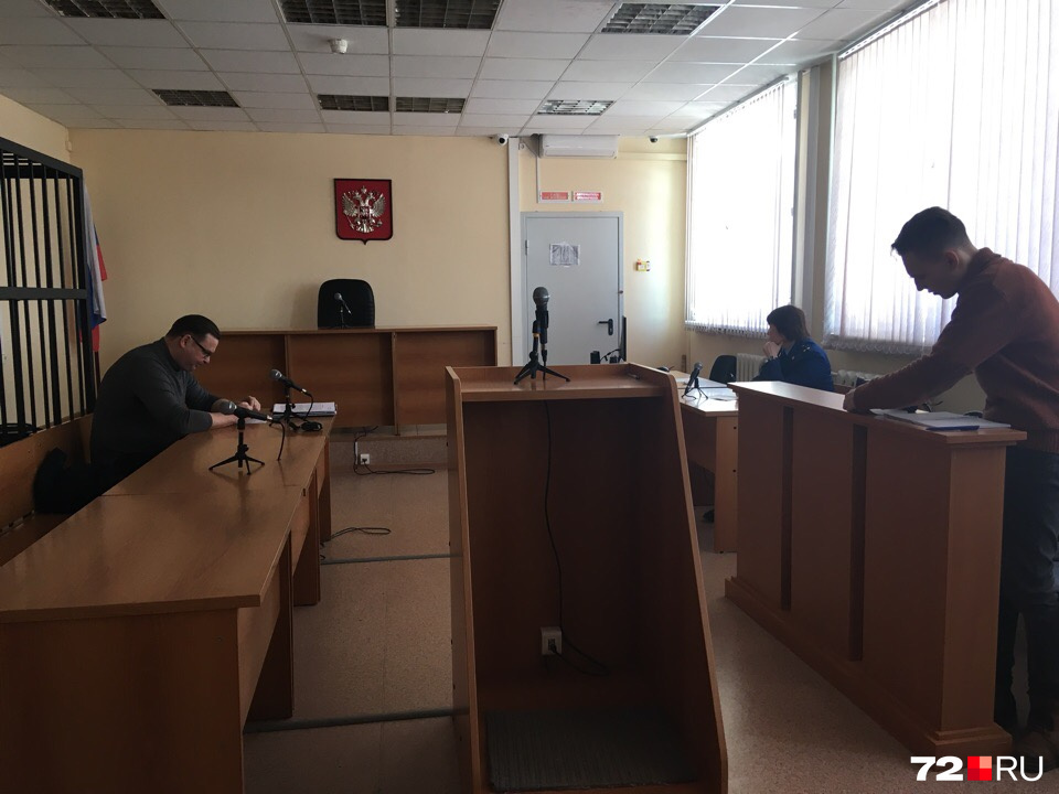 Практически все места, отведенные в зале для слушателей, заняли журналисты Практически все места, отведенные в зале для слушателей, заняли журналисты