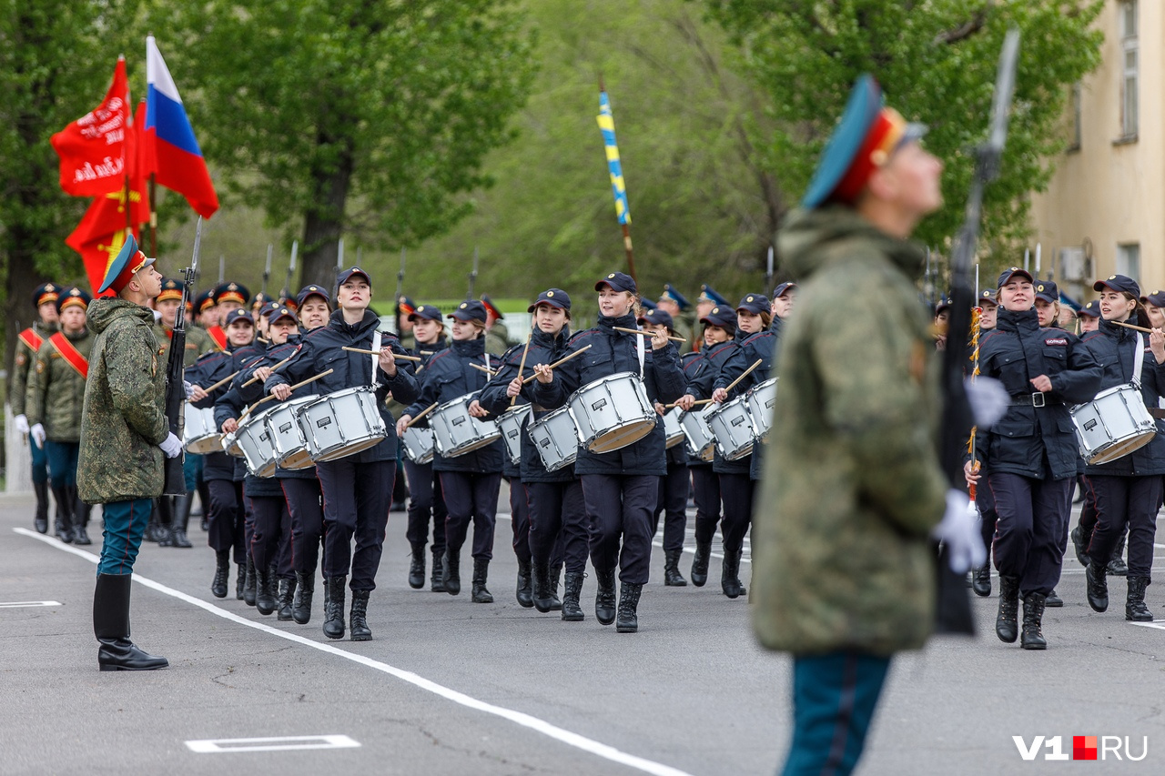 Парад в пятигорске 9 мая. Парад в Пятигорске. Парад Победы Владикавказ. Парад в Волгограде 2016. Парад Волгоград 7 мая.