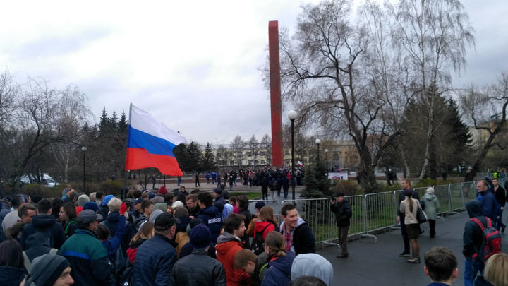 Несанкционированный митинг сторонников Навального в Красноярске закончился задержаниями
