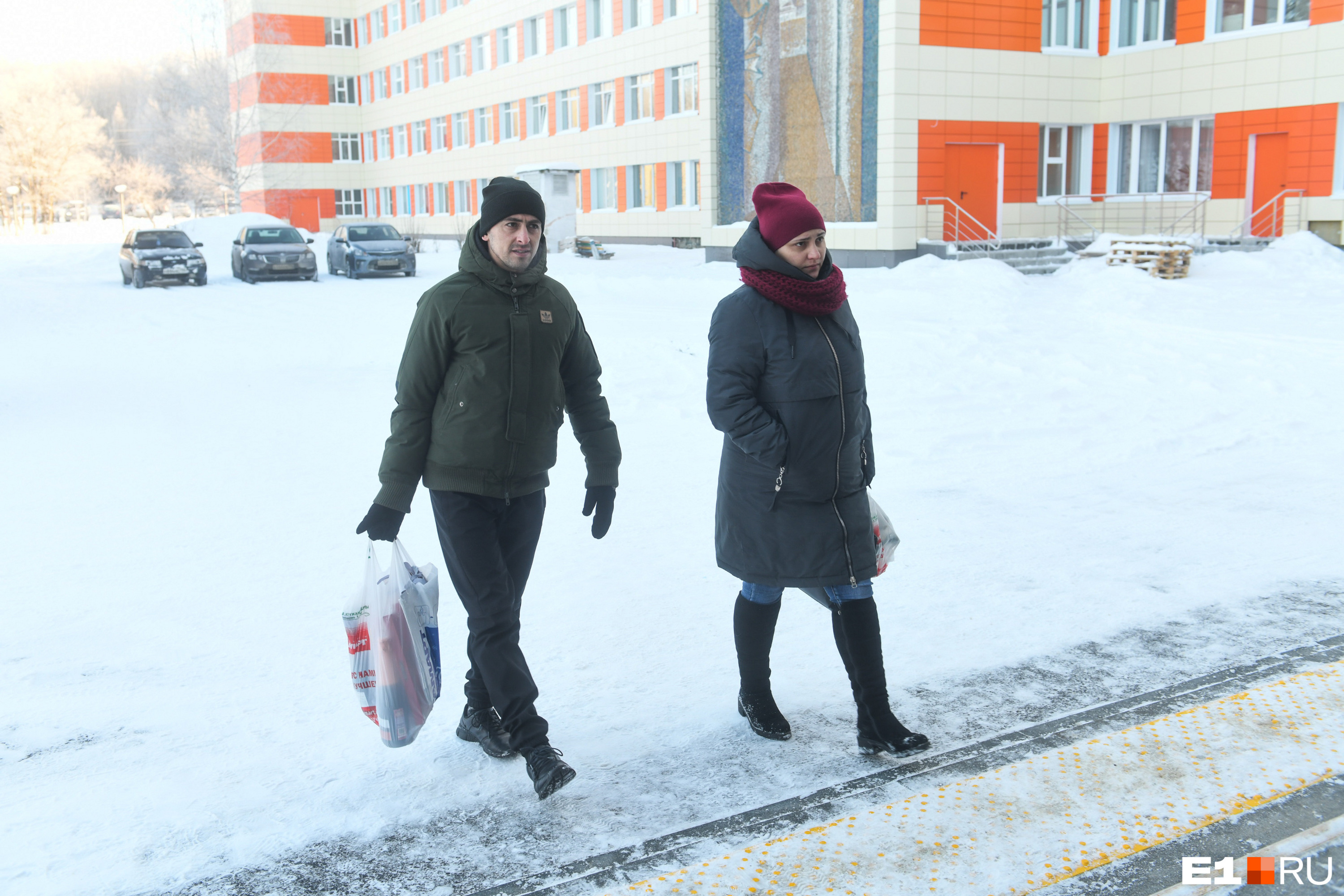 Родители Егора перед Новым годом по дороге в больницу