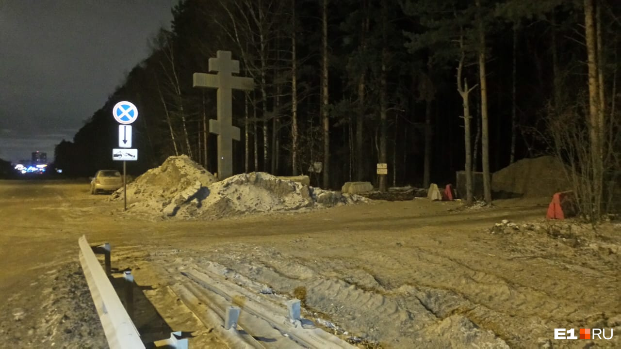 Машину бросили на дублере Сибирского тракта Машину бросили на дублере Сибирского тракта