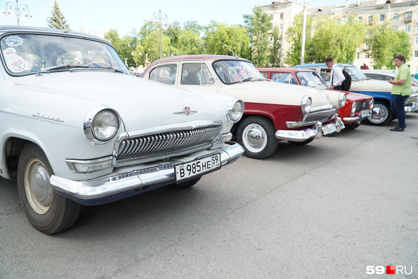 Машины — экспонаты музея «Ретро-Гараж»