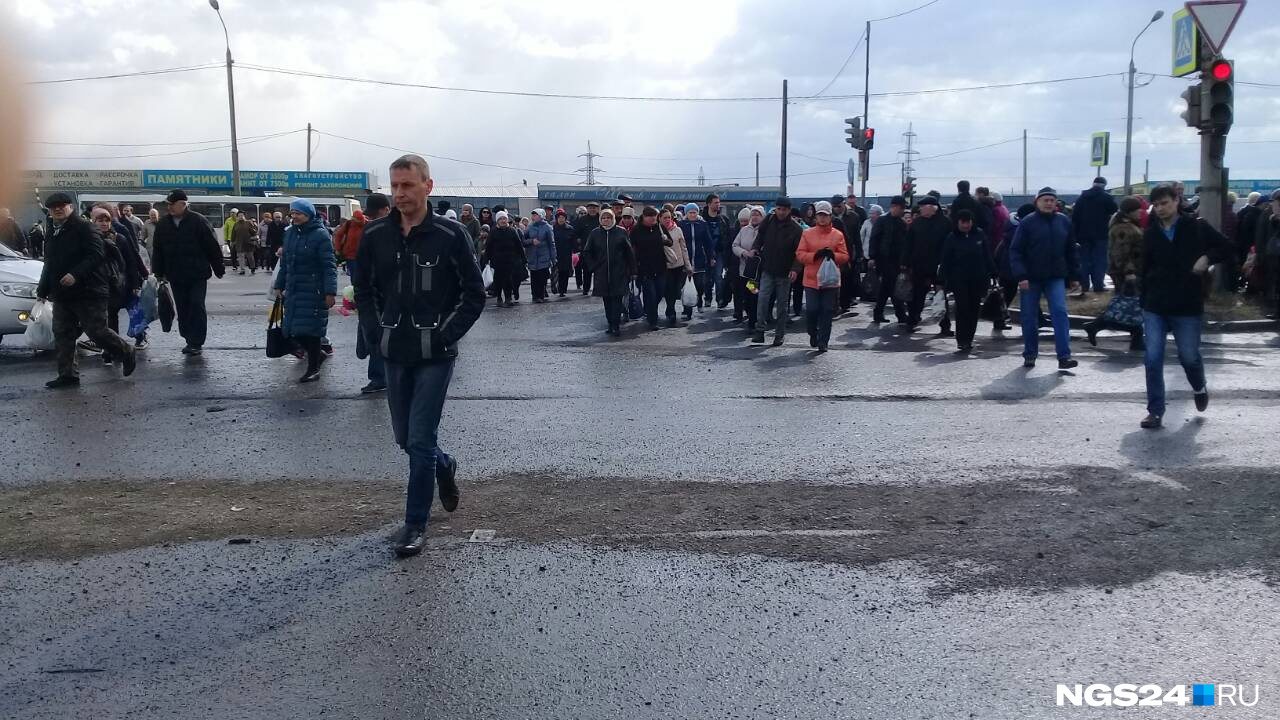 Толпа хлынула на Бадалык Толпа хлынула на Бадалык