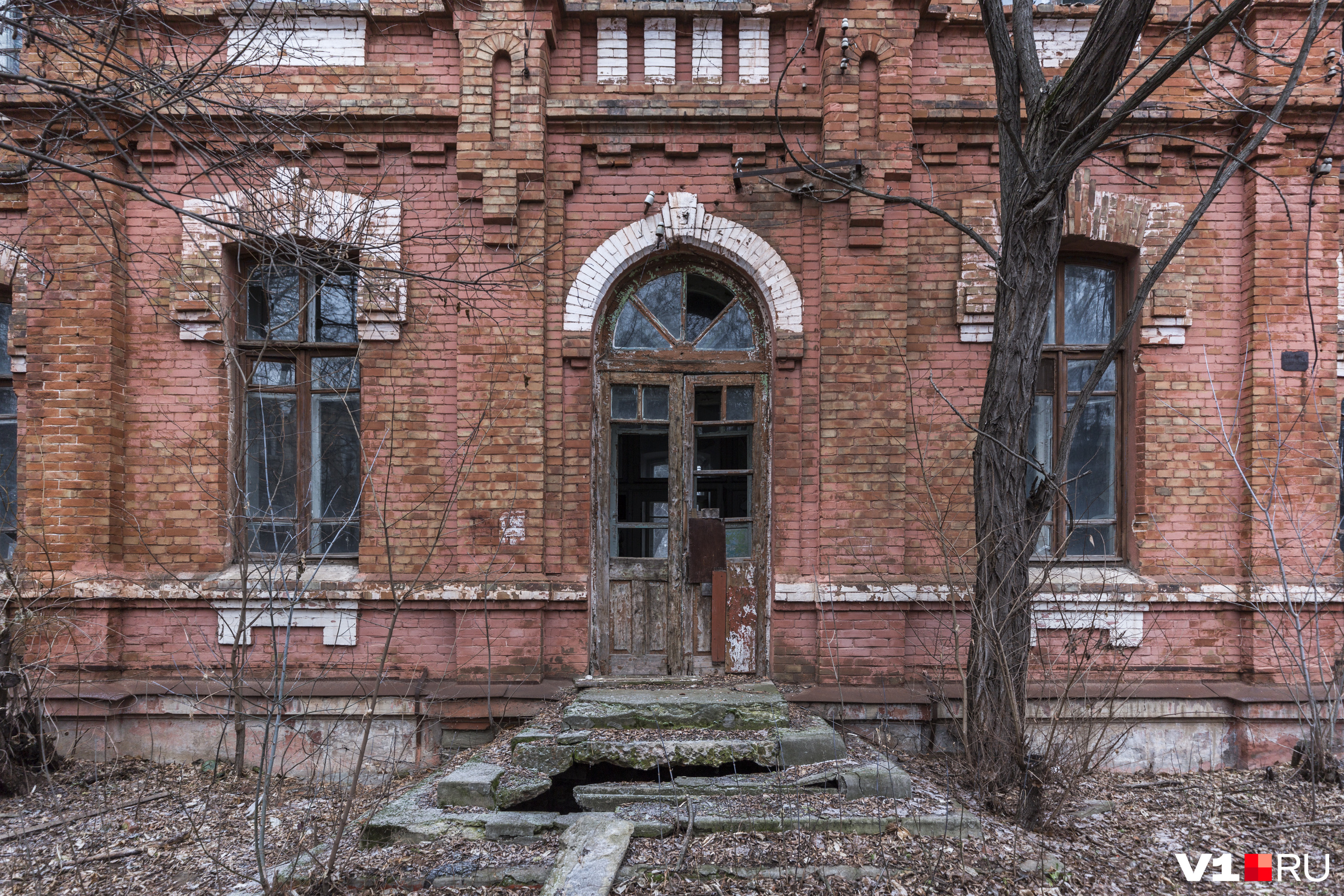 Продам бывшую школу. Больница станция Сарепта. Сарепта больница Волгоград Красноармейский район. Поликлиника на станции Сарепта. Продается здание бывшей больницы.