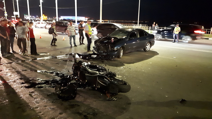 «Удар на всей скорости»: на Нижне-Волжской столкнулись мотоцикл и автомобиль