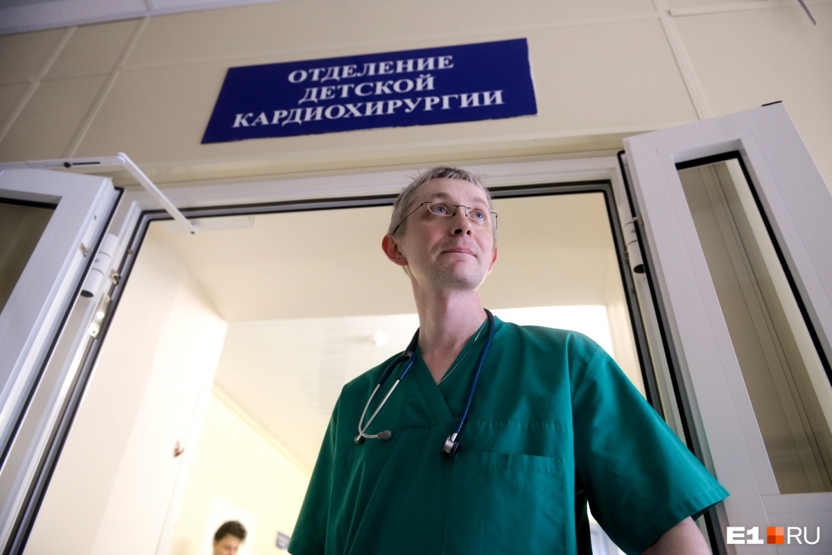 Константин Казанцев — один из врачей, проводивших операцию маленькому пациенту