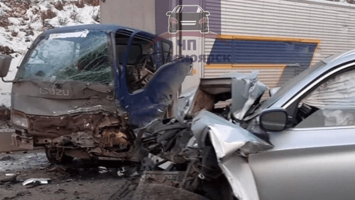 «Шел напрямую»: водитель BMW погиб в жуткой аварии с грузовиком