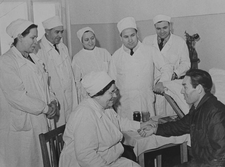 Вера Гливенко (на первом плане) на обходе, 1960-е