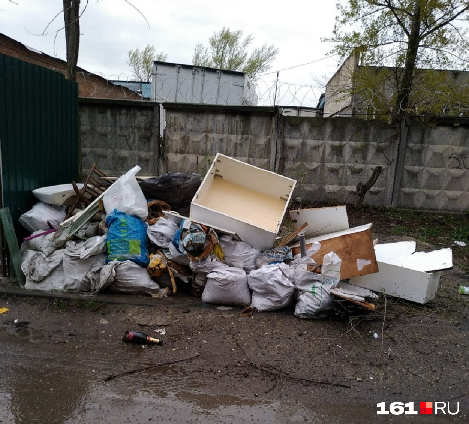 Если присмотреться, то можно увидеть фаянсовую раковину Если присмотреться, то можно увидеть фаянсовую раковину