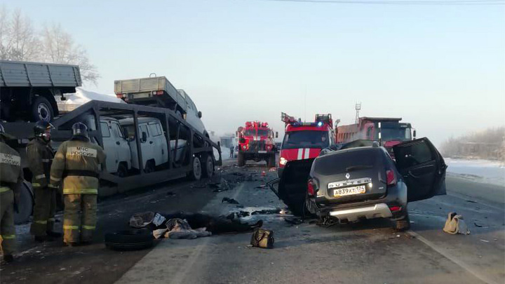 Два человека погибли: авария из трёх машин на трассе под Челябинском затруднила движение