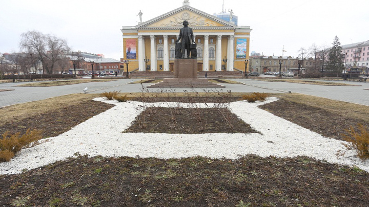 «Не надо путаницы»: челябинцам отказали в переименовании площади возле оперного театра