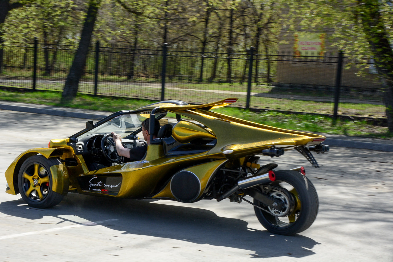 Оригинальный Campagna T-Rex использует мотоциклетные моторы BMW, Suzuki и Kawasaki: Олег остановился на варианте от байка Kawasaki Z750