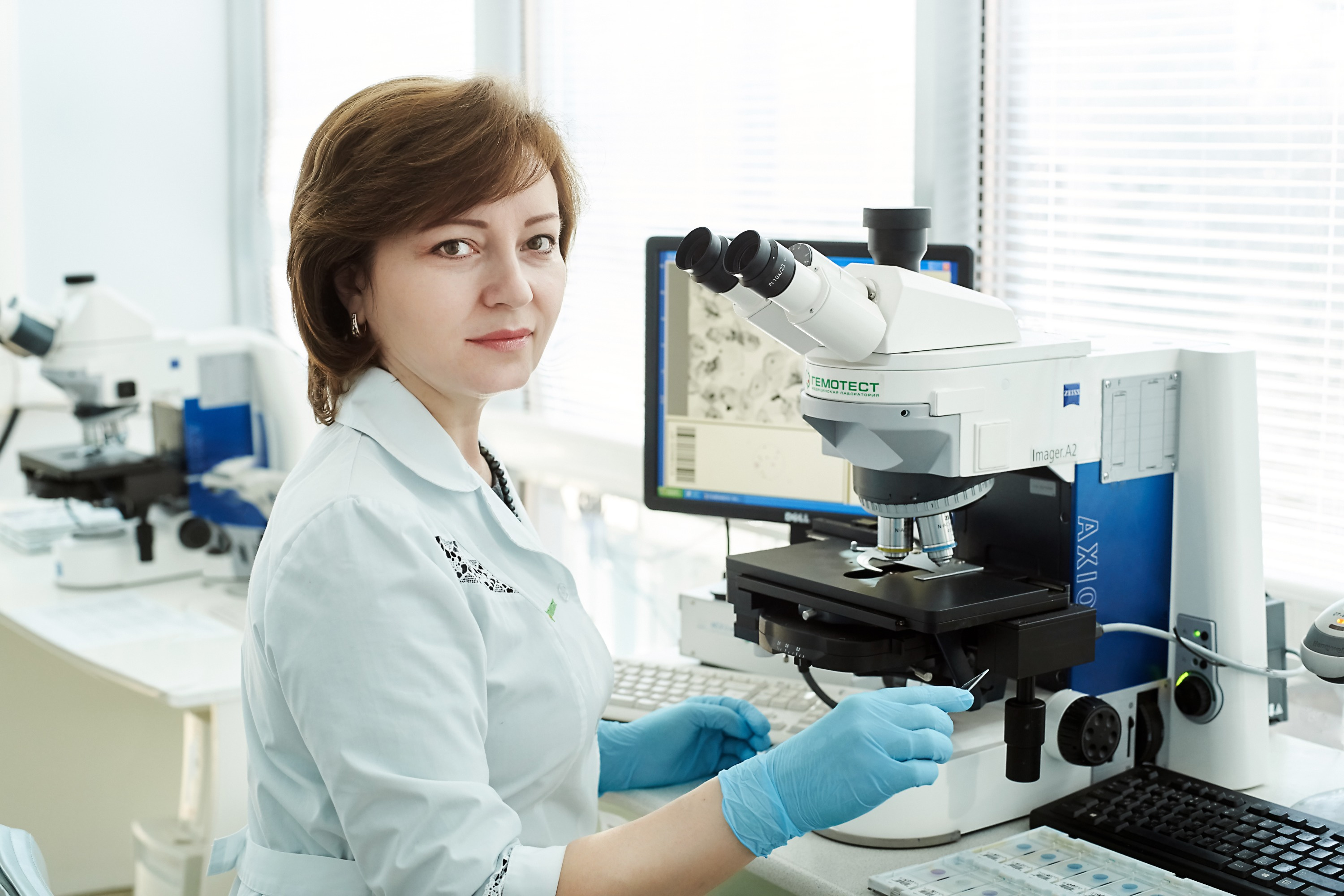 В лаборатории «Гемотест» проводится 3000 видов исследований, 3 200 000 тестов в месяц, обследования проходят 2 500 000 пациентов в год