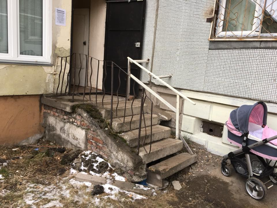Так выглядит запасной вход, через который ходят пациенты Так выглядит запасной вход, через который ходят пациенты