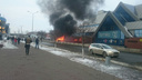 Возле торгового комплекса в Челябинске сгорела маршрутка
