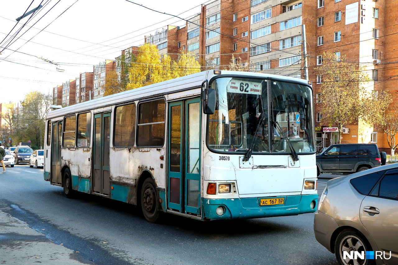 Автобусы приезжают не всегда так, как указано в расписании