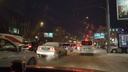 Все хотят домой: новосибирские водители встали в 10-балльные пробки после снегопада
