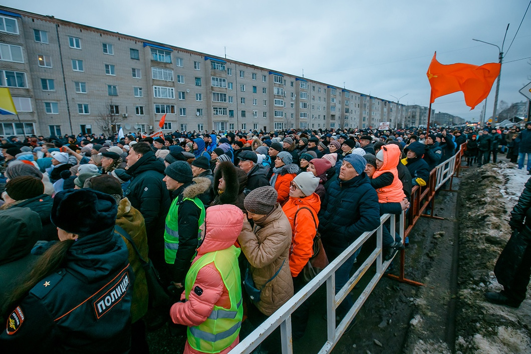 Число собравшихся оценивают по-разному — от 970 человек до <nobr class="_">10 000</nobr> Число собравшихся оценивают по-разному — от 970 человек до <nobr class="_">10 000</nobr>