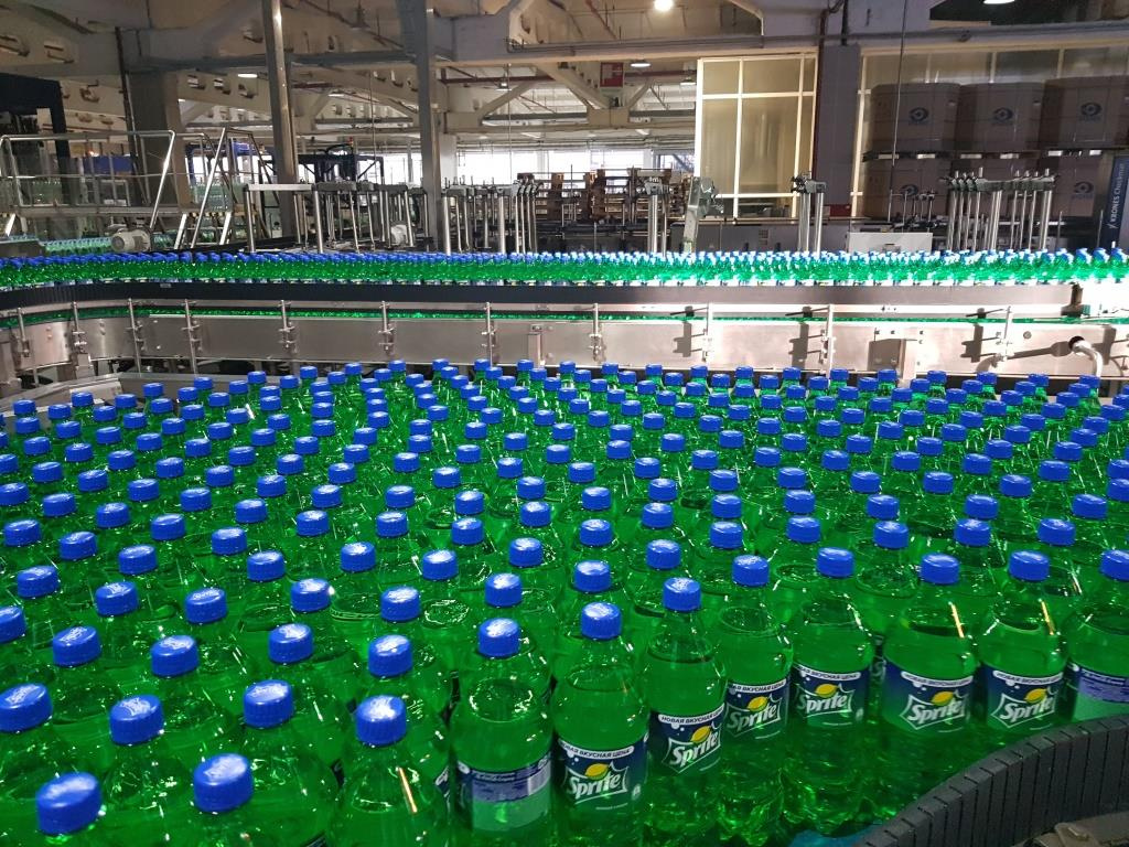 Так выглядит выпуск напитков на заводе