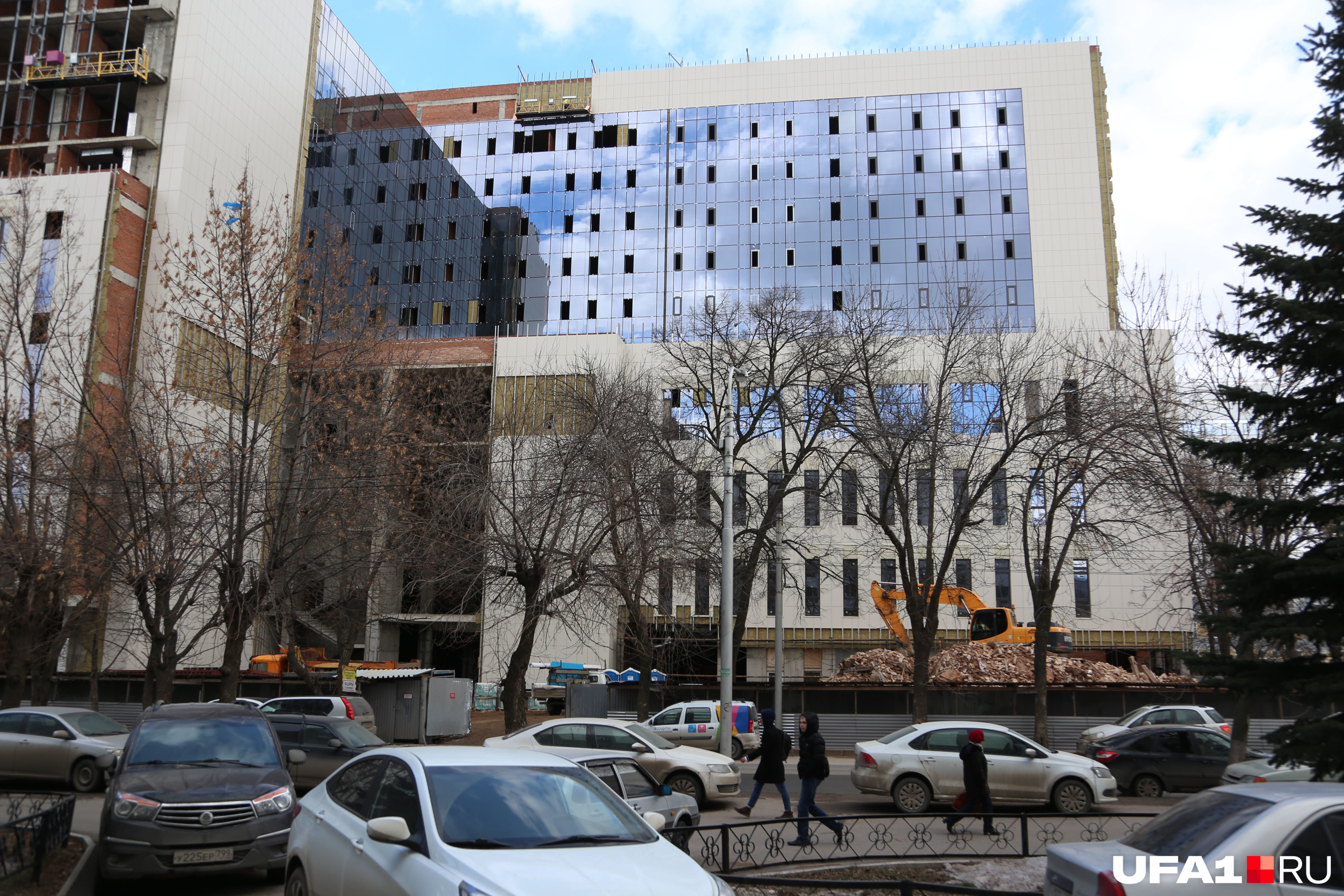 Еще в середине марта на месте груды кирпичей <a href="https://ufa1.ru/text/realty/66031120" target="_blank" class="_">высился Полежаевский пансион</a> Еще в середине марта на месте груды кирпичей <a href="https://ufa1.ru/text/realty/66031120" target="_blank" class="_">высился Полежаевский пансион</a>