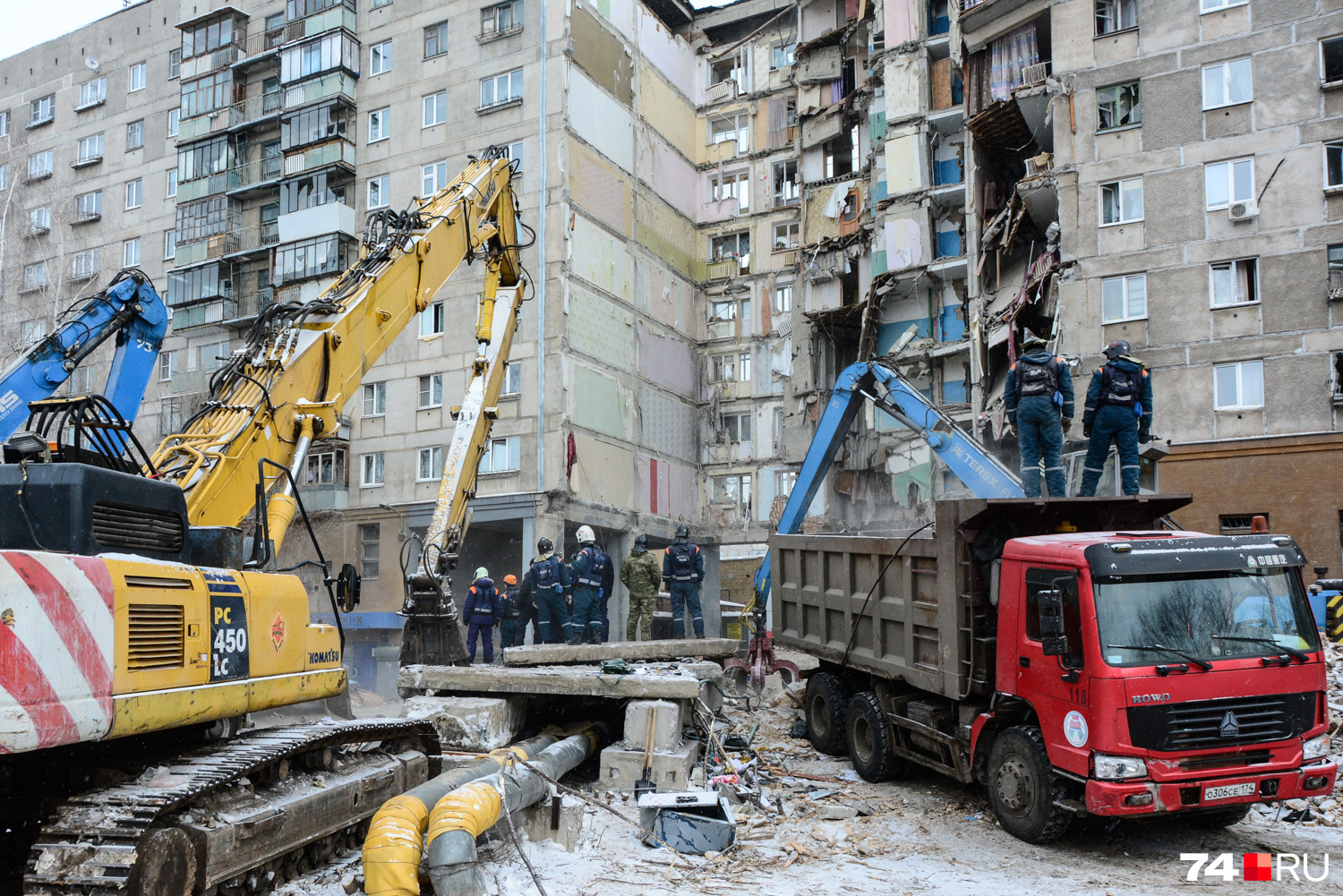 На месте трагедии продолжается разбор завалов На месте трагедии продолжается разбор завалов
