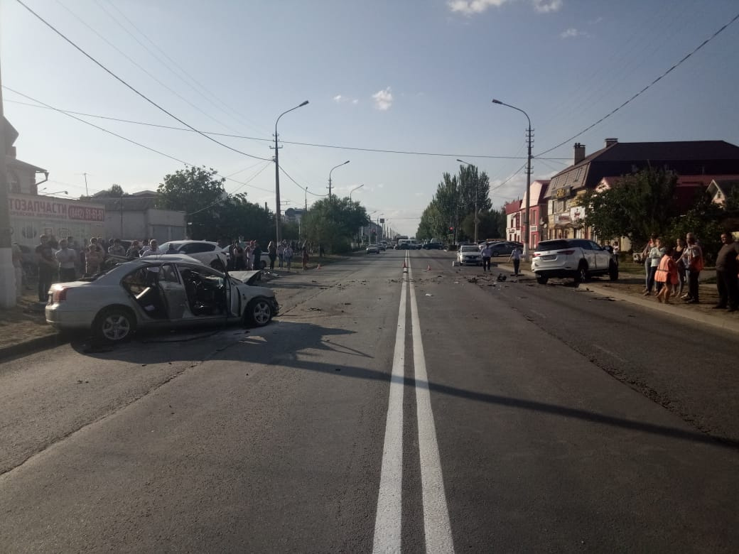 Шесть человек в больнице Шесть человек в больнице