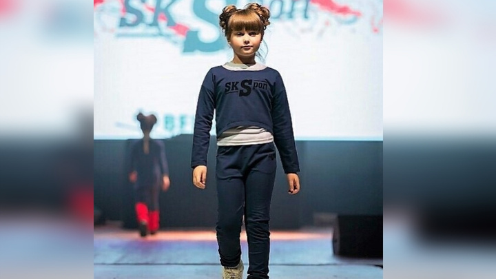 Первоклассница из Красноярска вышла на подиум Недели детской моды в Москве