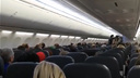 Появилось видео, как из самолета в Самаре выводят пассажирку-хулиганку