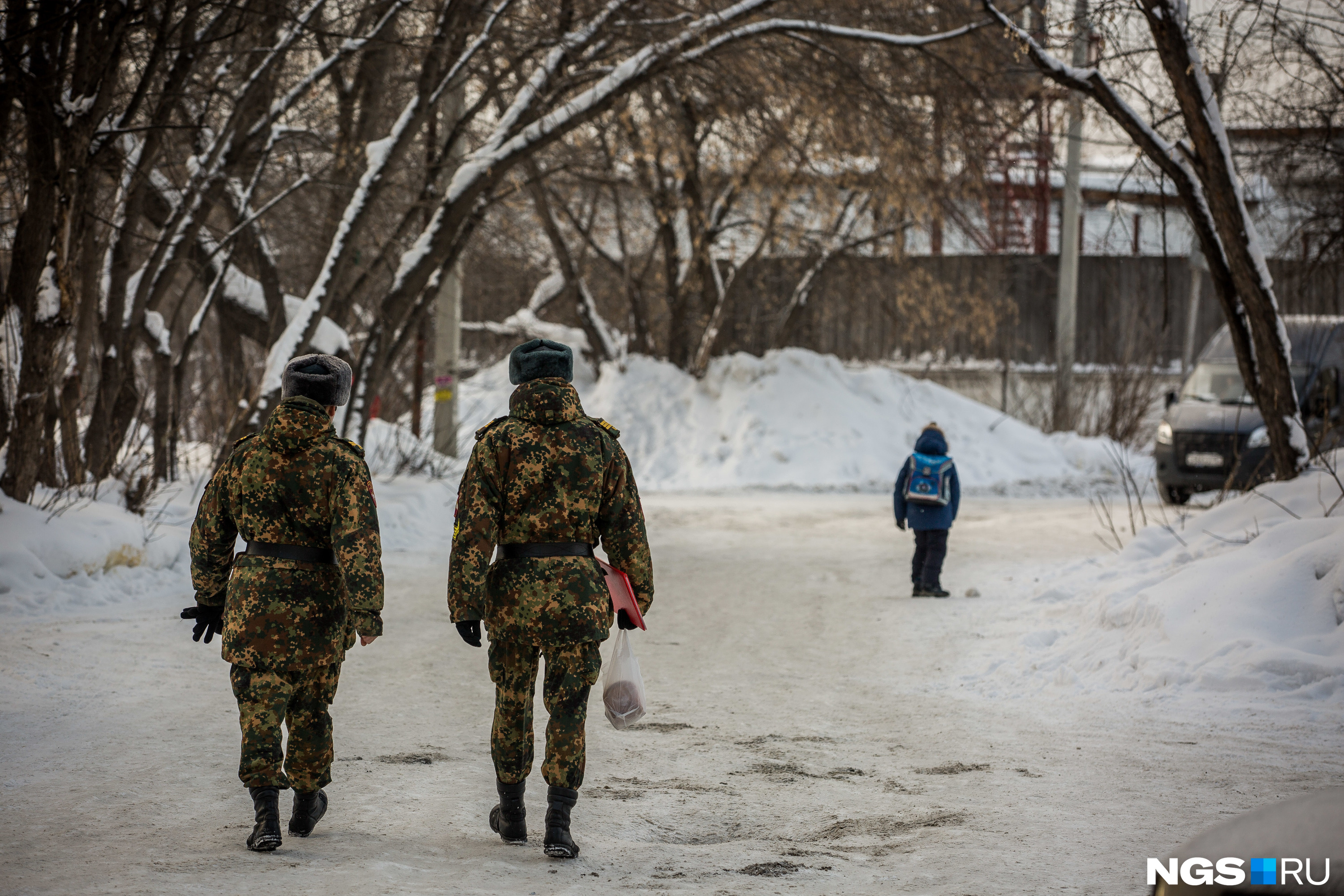 Среди соседей жилого треугольника — военный институт... Среди соседей жилого треугольника — военный институт...