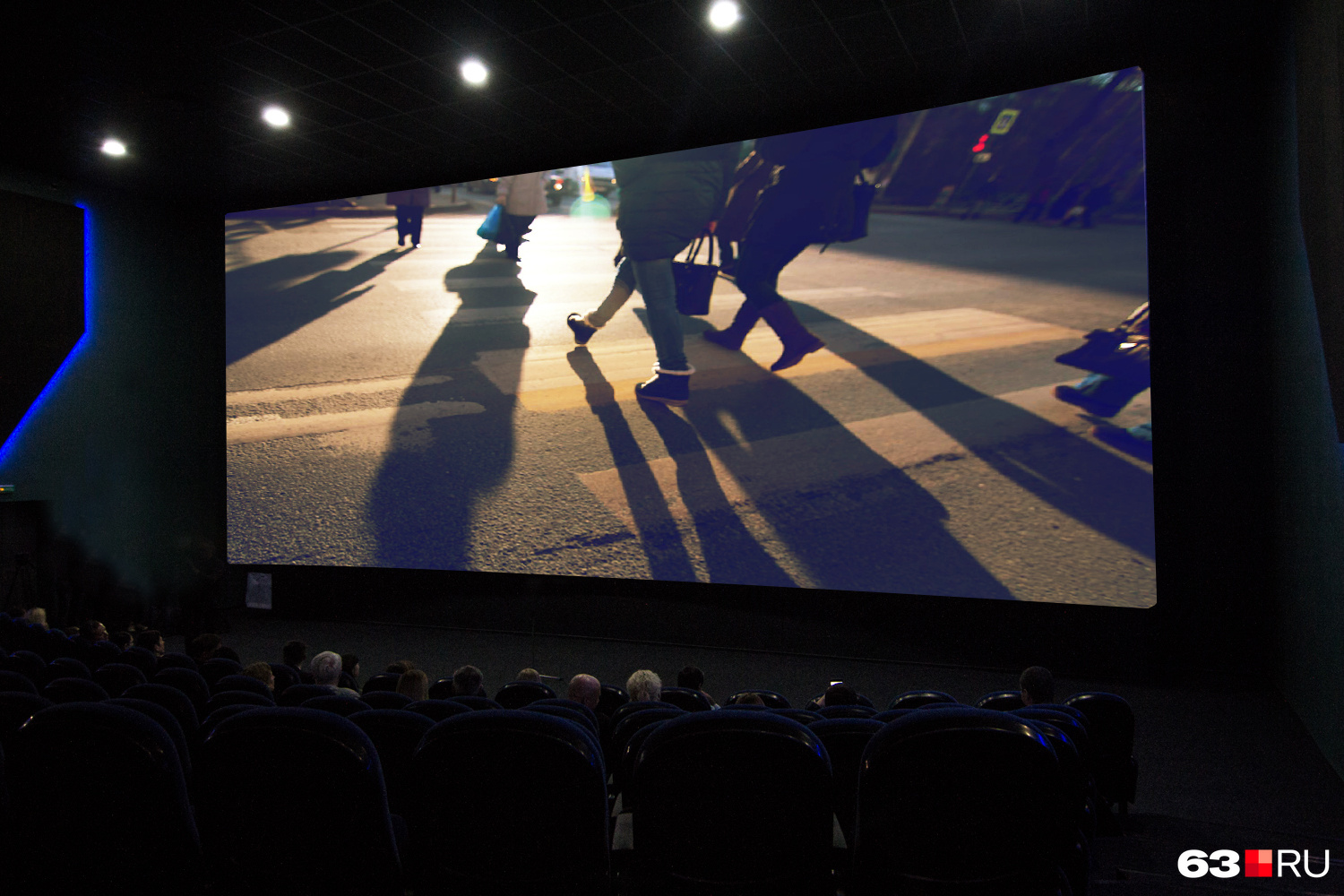 Фото с кинотеатра во время фильма