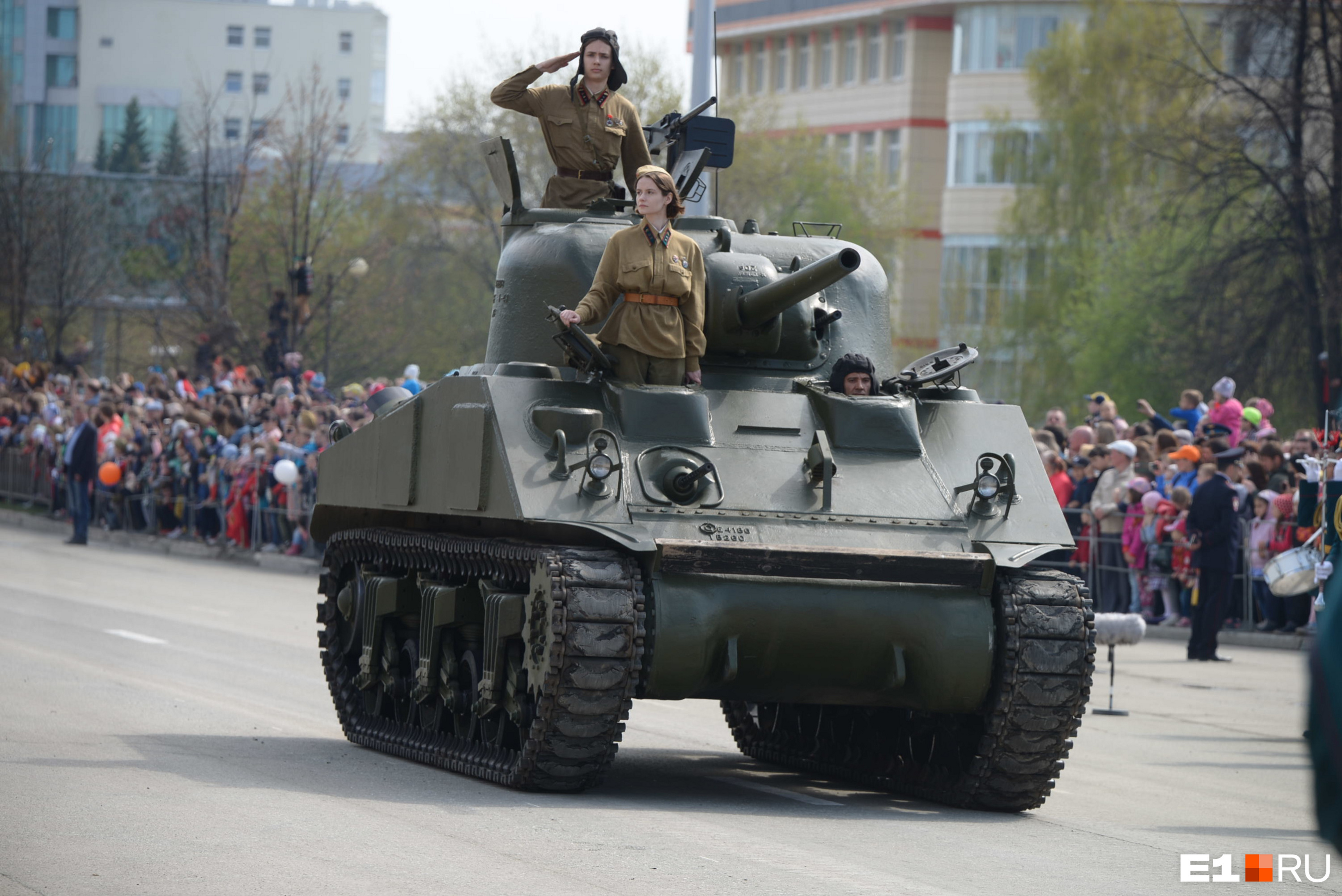 Парад в пышме. Парад в верхней Пышме. Музей военной техники в верхней Пышме парад. Парад Победы Пышма. Парад в верхней Пышме 2015.