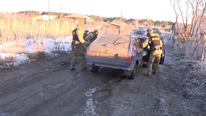 В Челябинске ФСБ задержала участников банды оружейников