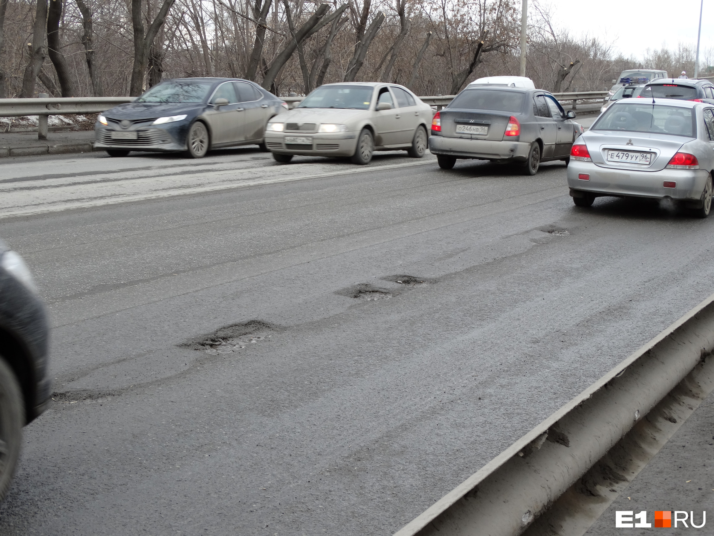 А такая картина на самом мосту