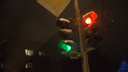 Новосибирцы встали в глухую пробку у ЦУМа из-за неработающих светофоров